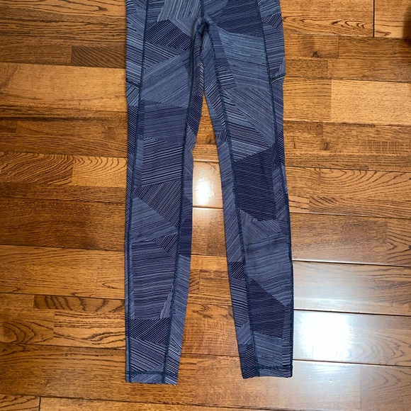 Lululemon High-Rise Leggings with pockets - Picture 4 of 8